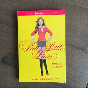 Pretty little liars book